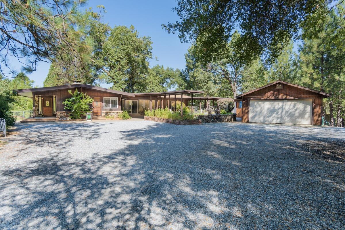 Photo of 1415 Pleasant Valley Rd in Placerville, CA