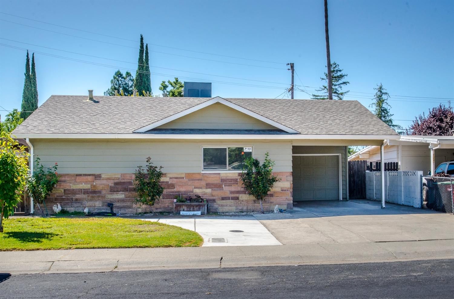 Photo of 1033 Hobson Ave in West Sacramento, CA
