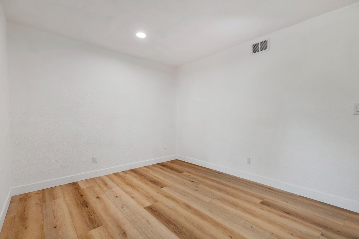 Photo #19: 223087365 Listing: Photo #19