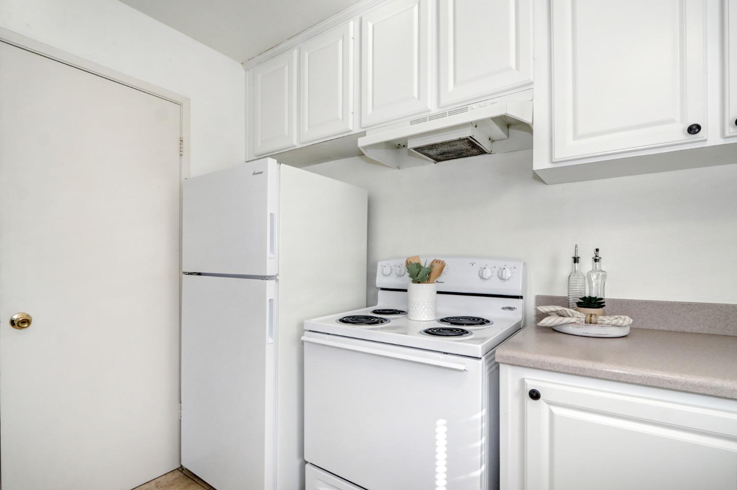 Photo #14: 223087681 Listing: Photo #14