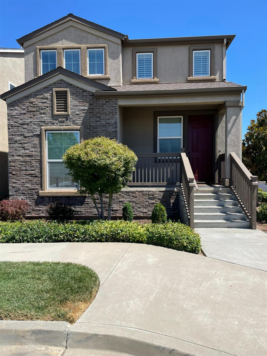 Photo of 1008 Rothbury Ln in Roseville, CA