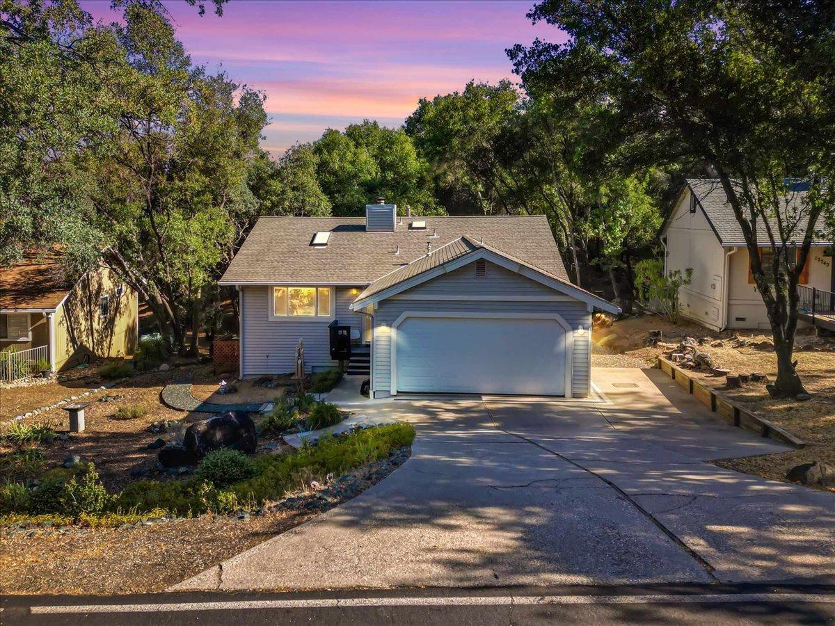Photo of 17756 Silver Pine Dr in Penn Valley, CA