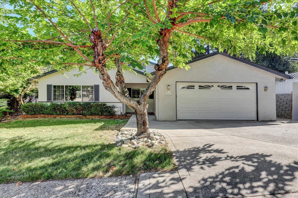 Photo of 862 Forest Glade Cir in Grass Valley, CA
