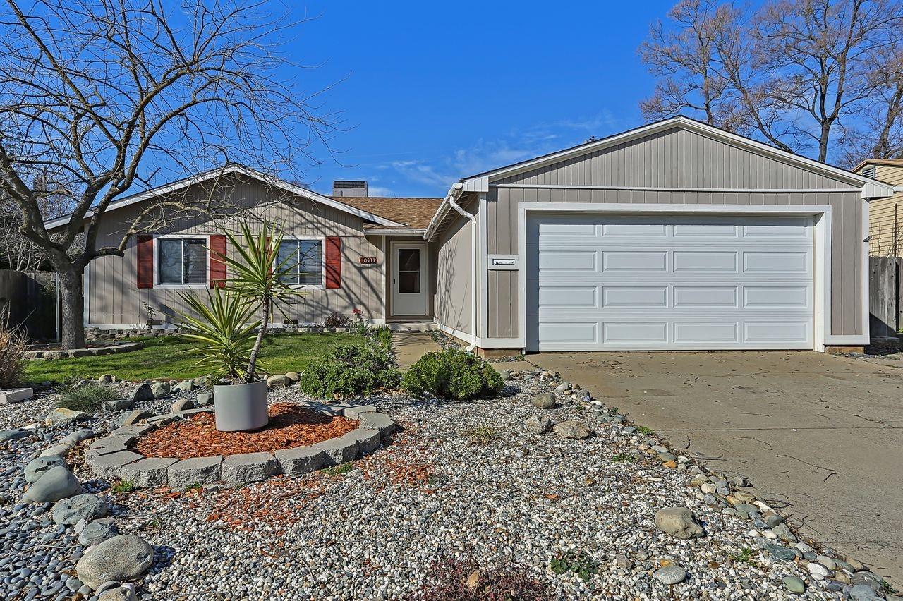 This adorable Rancho Cordova home offers 3 bedrooms, 2 bathrooms with 1,344 square feet of living sp