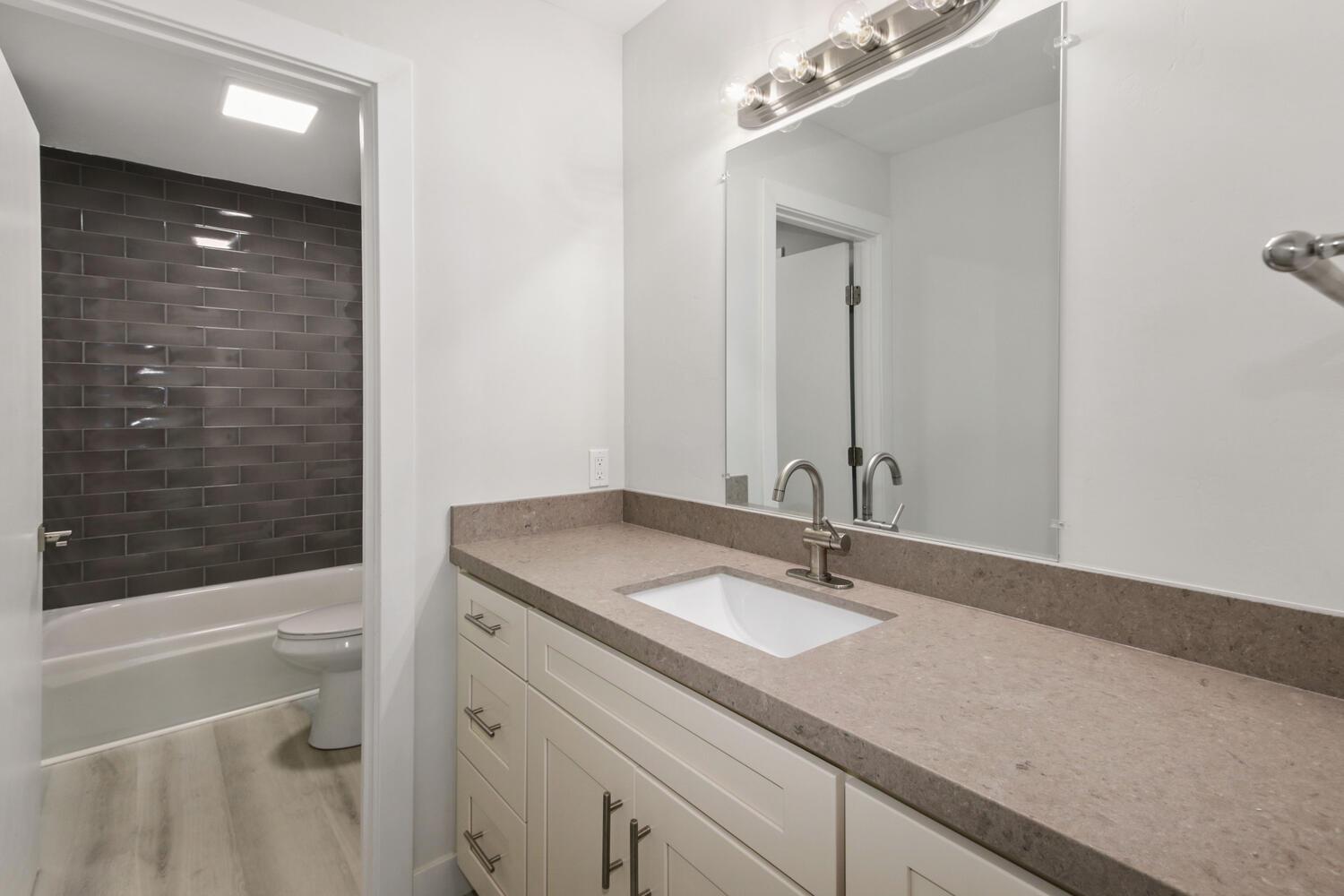 Photo #18: 223086758 Listing: Photo #18