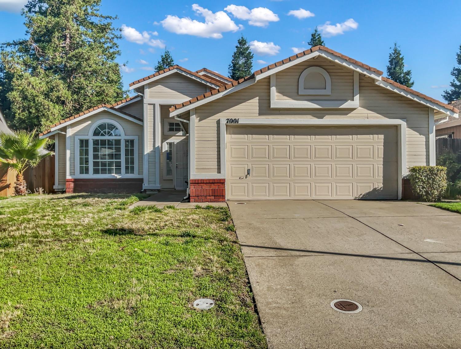 Photo of 7001 Clearbrook Wy in Sacramento, CA