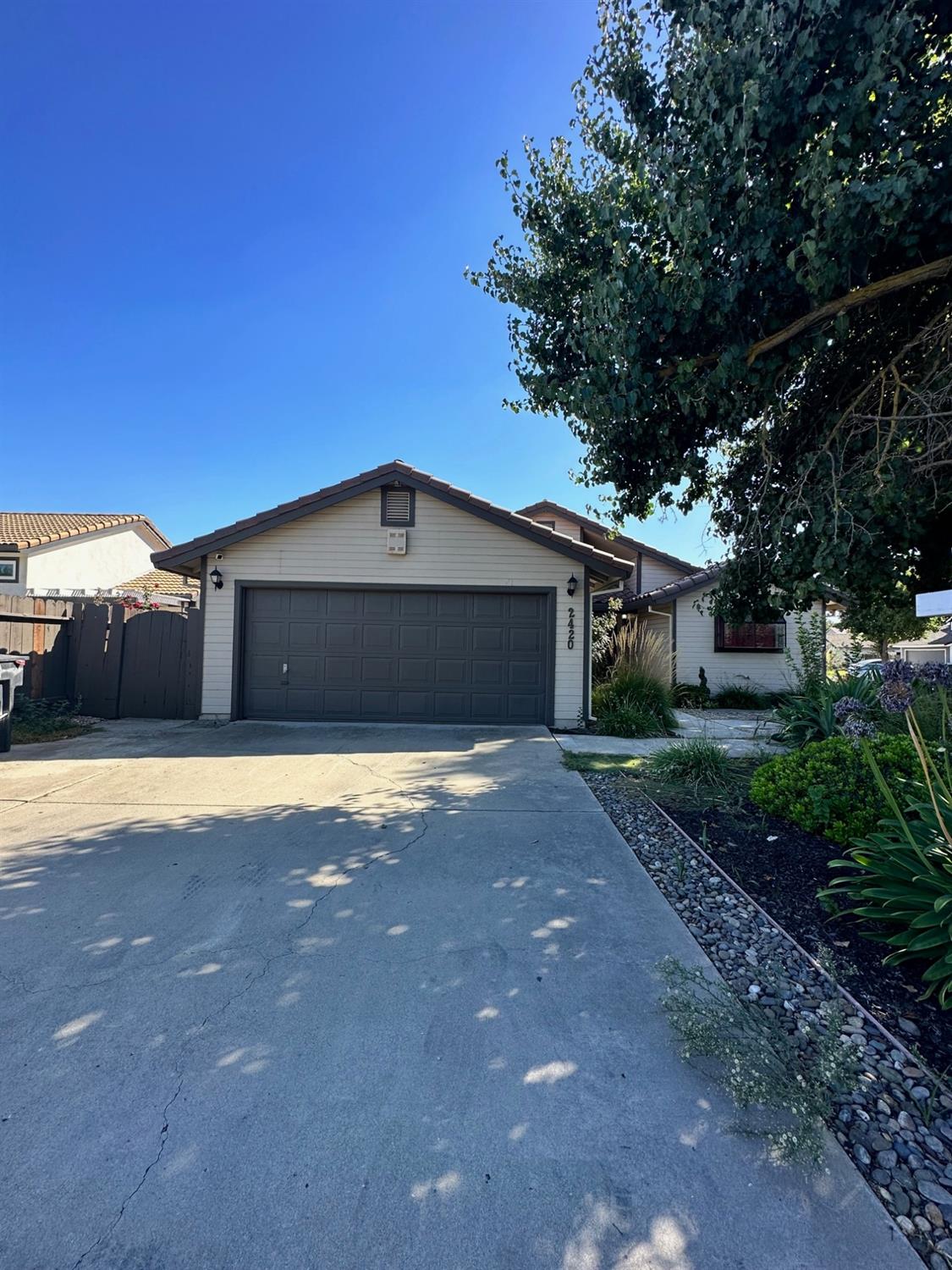 Photo of 2420 Floyd Ave in Modesto, CA