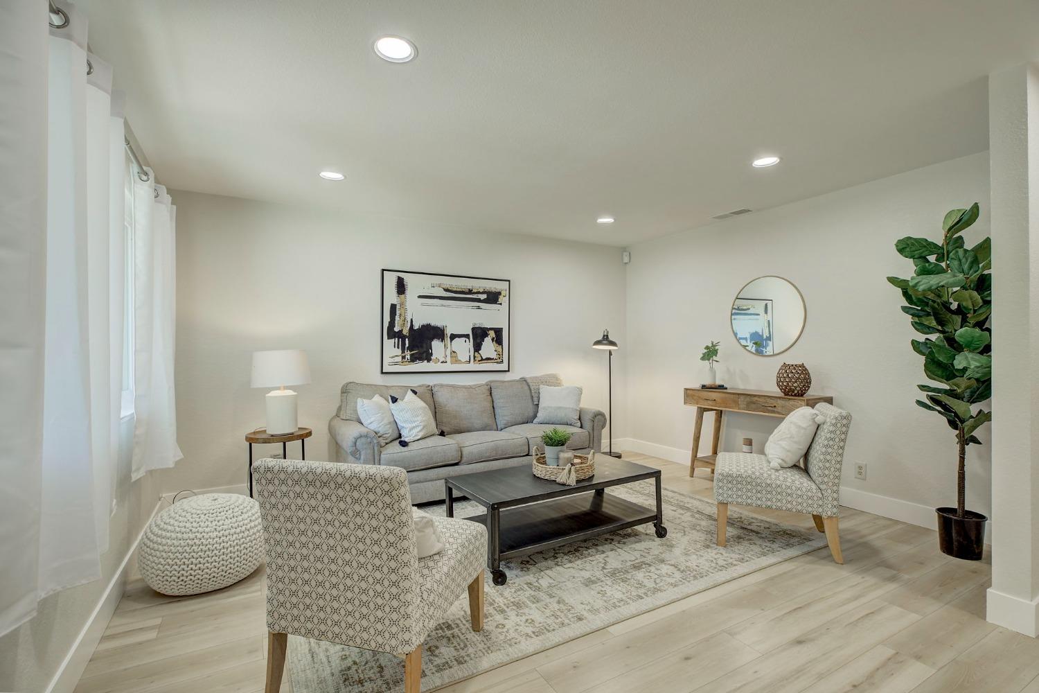 Photo of 289 Lisawood Dr in Folsom, CA