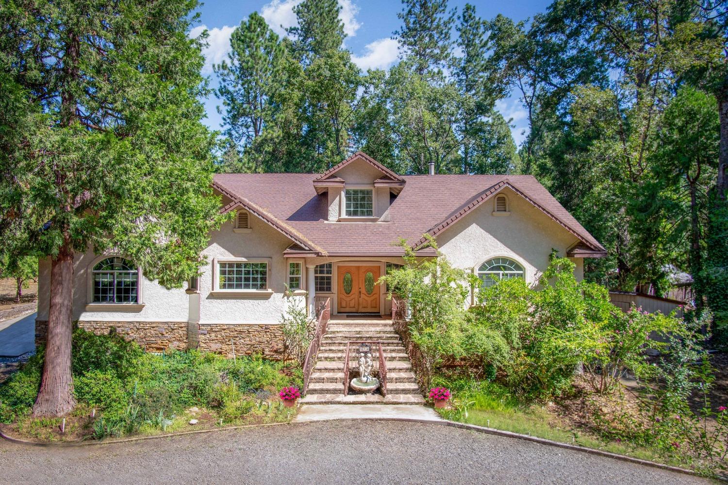 Photo of 570 Charlene Ln in Grass Valley, CA