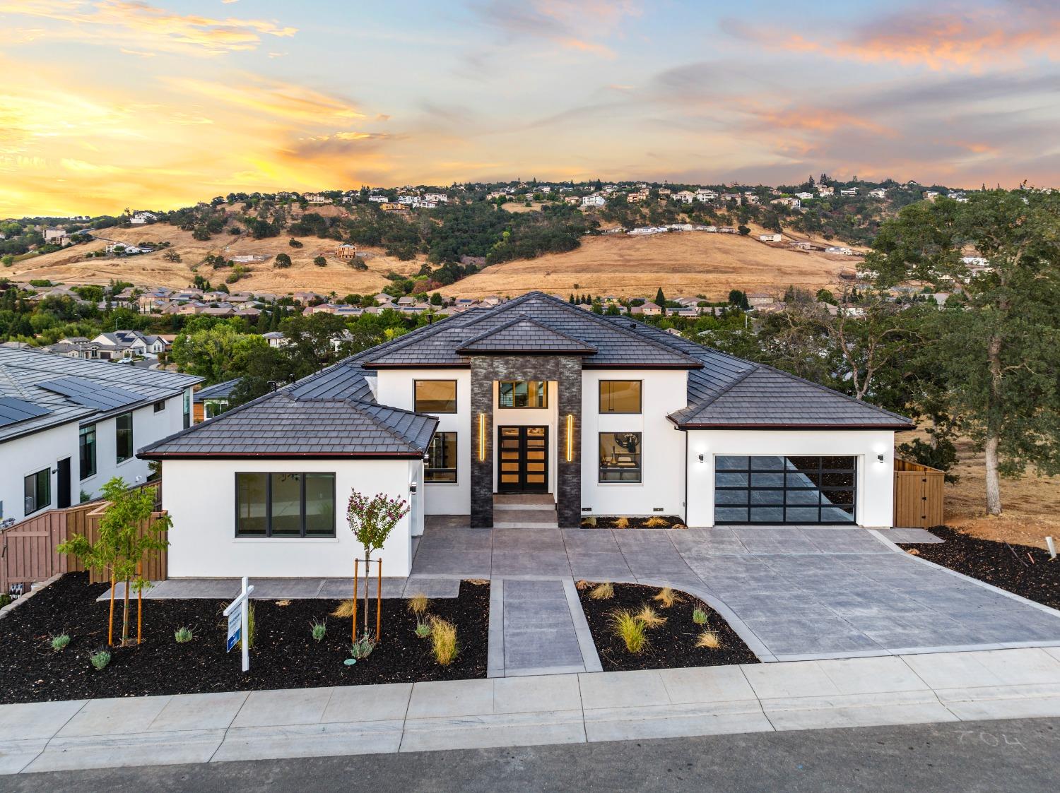 Photo of 704 Townsend Ct in Folsom, CA