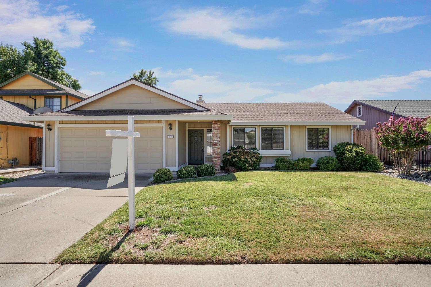 Photo of 1315 Pilgrims Dr in Roseville, CA
