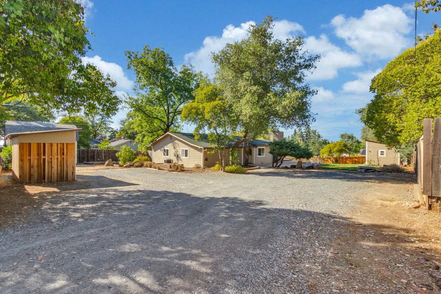 Photo of 12085 Dry Creek Rd in Auburn, CA