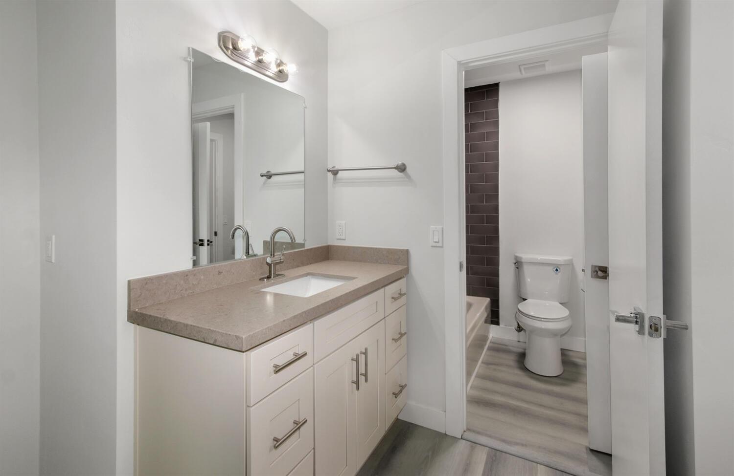 Photo #17: 223086758 Listing: Photo #17