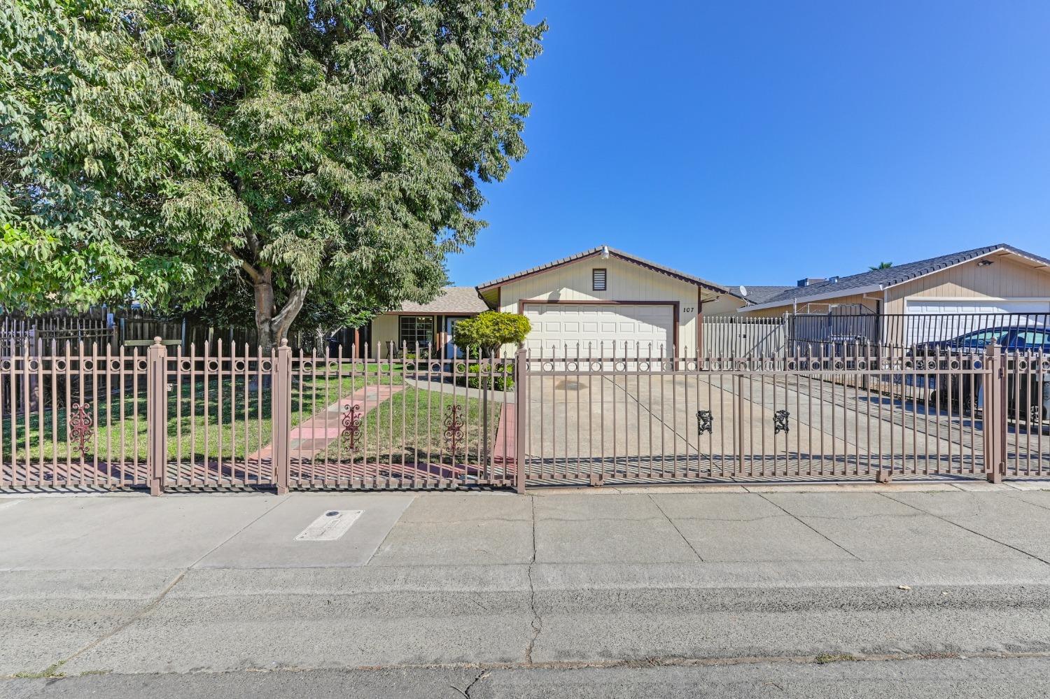 Photo of 107 Prairie Cir in Sacramento, CA