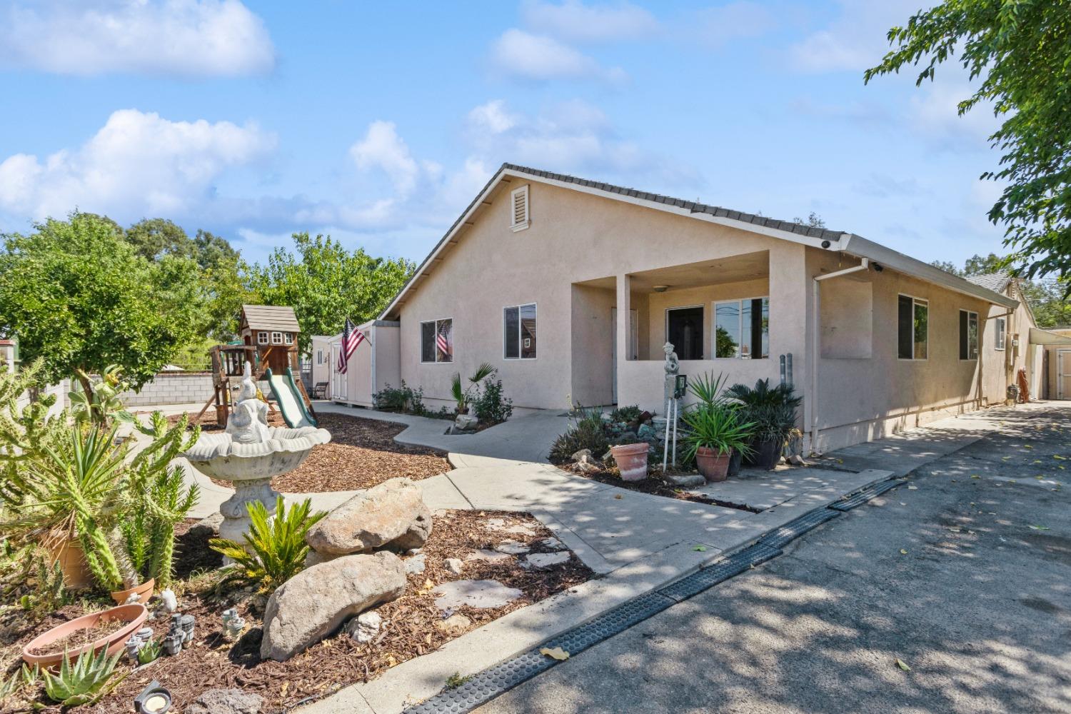 Photo of 2048 E St in Rio Linda, CA