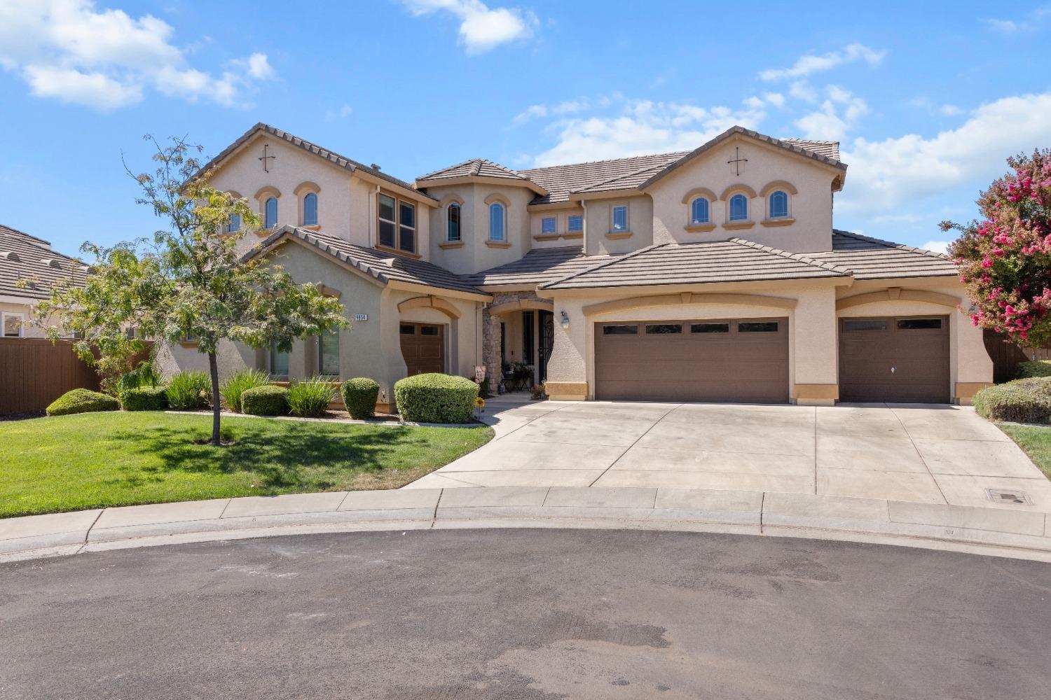 Photo of 9954 Penion Ct in Elk Grove, CA