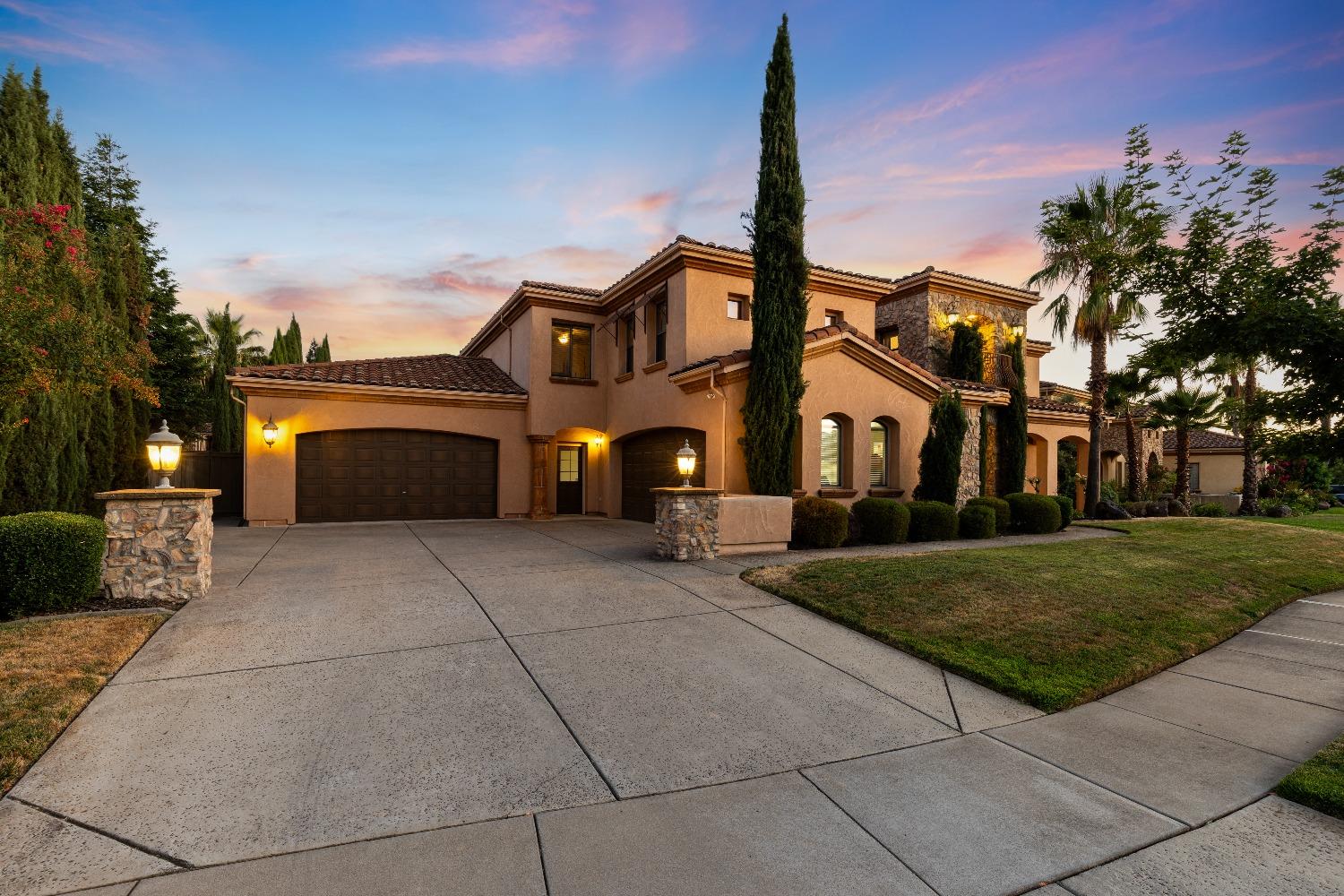 Photo of 4055 Kingsbarns Dr in Roseville, CA