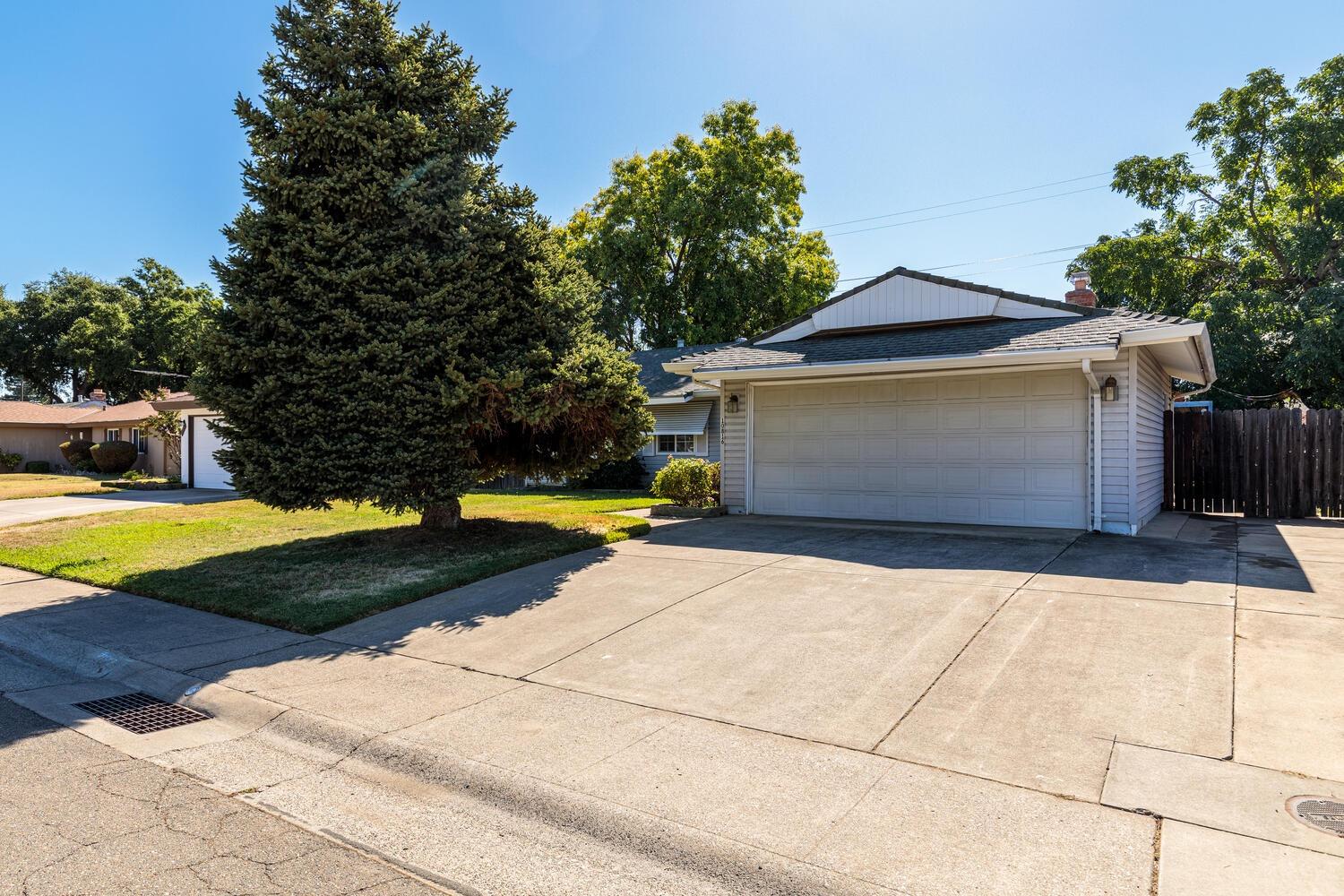 Photo of 10819 Dunbar Wy in Rancho Cordova, CA