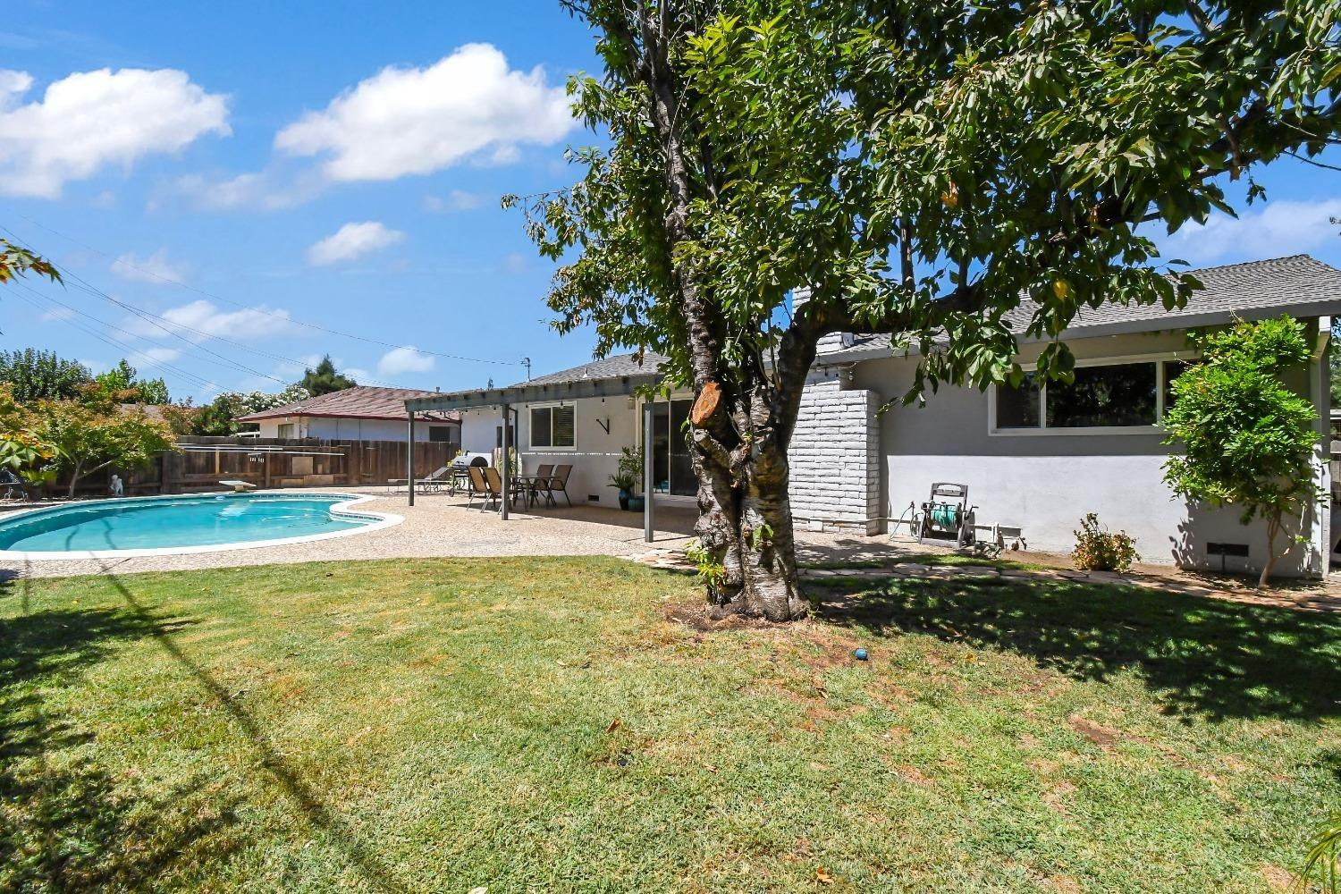 Photo of 1440 Peach Tree Ln in Yuba City, CA