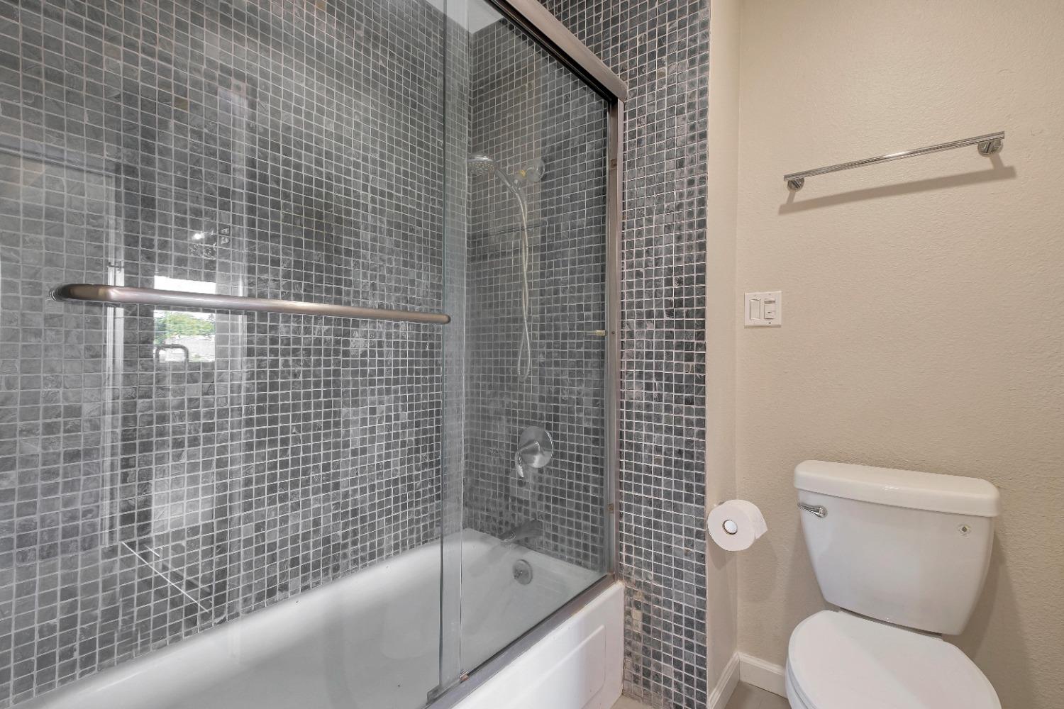 Photo #36: 223089682 Listing: Photo #36