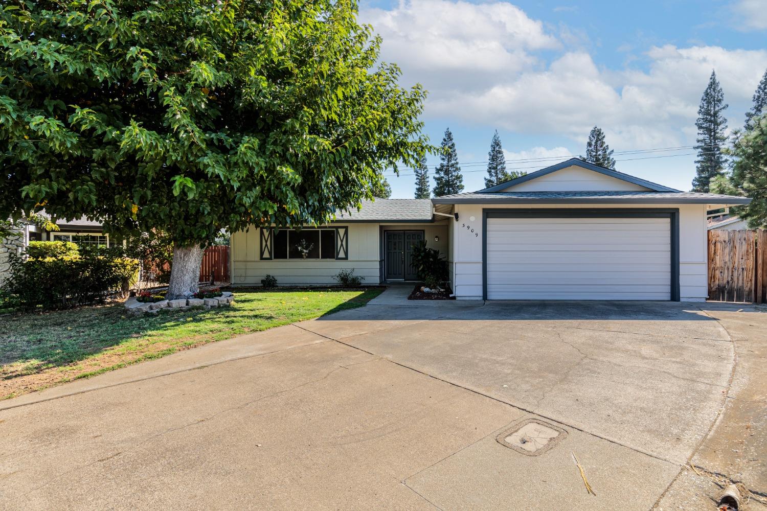 Photo of 3909 Thornhill Dr in Sacramento, CA