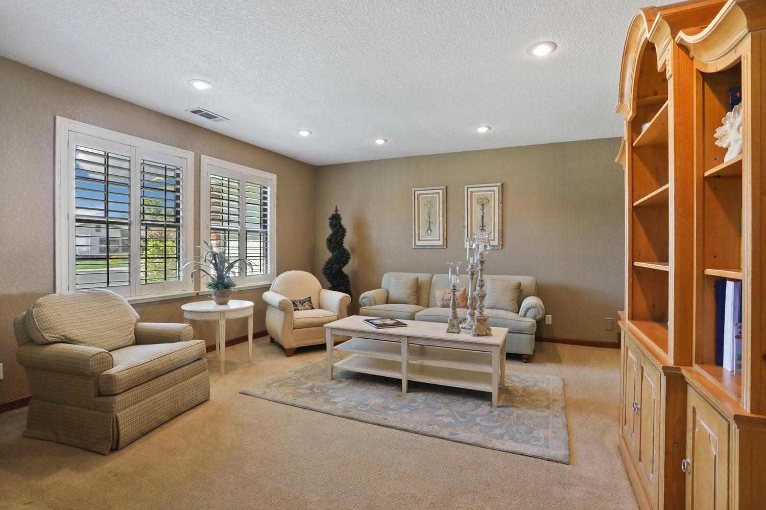 Detail Gallery Image 8 of 70 For 798 Shadowbrook Ln, Manteca,  CA 95336 - 4 Beds | 2/1 Baths