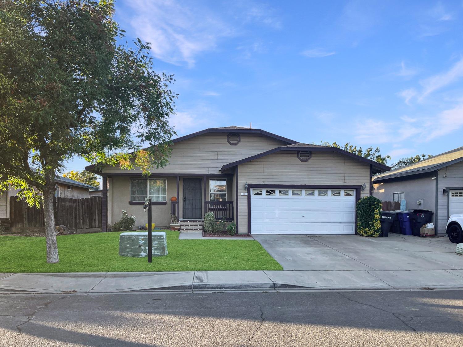Photo of 191 Bear Hollow Dr in Patterson, CA
