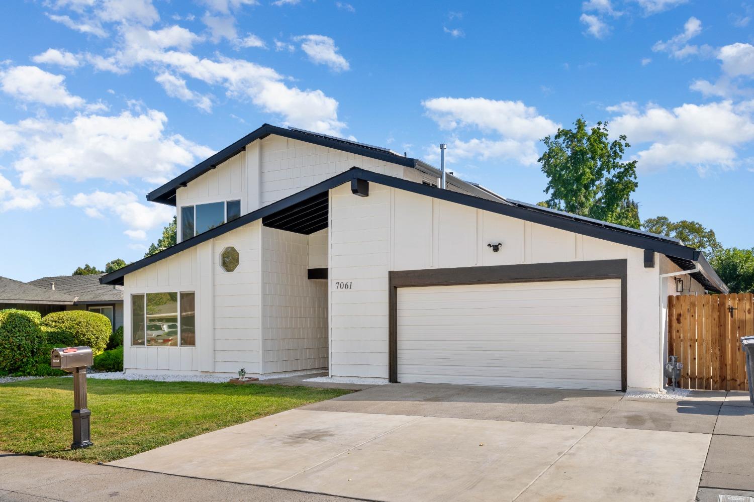 Photo of 7061 Pebblebrook Wy in Citrus Heights, CA