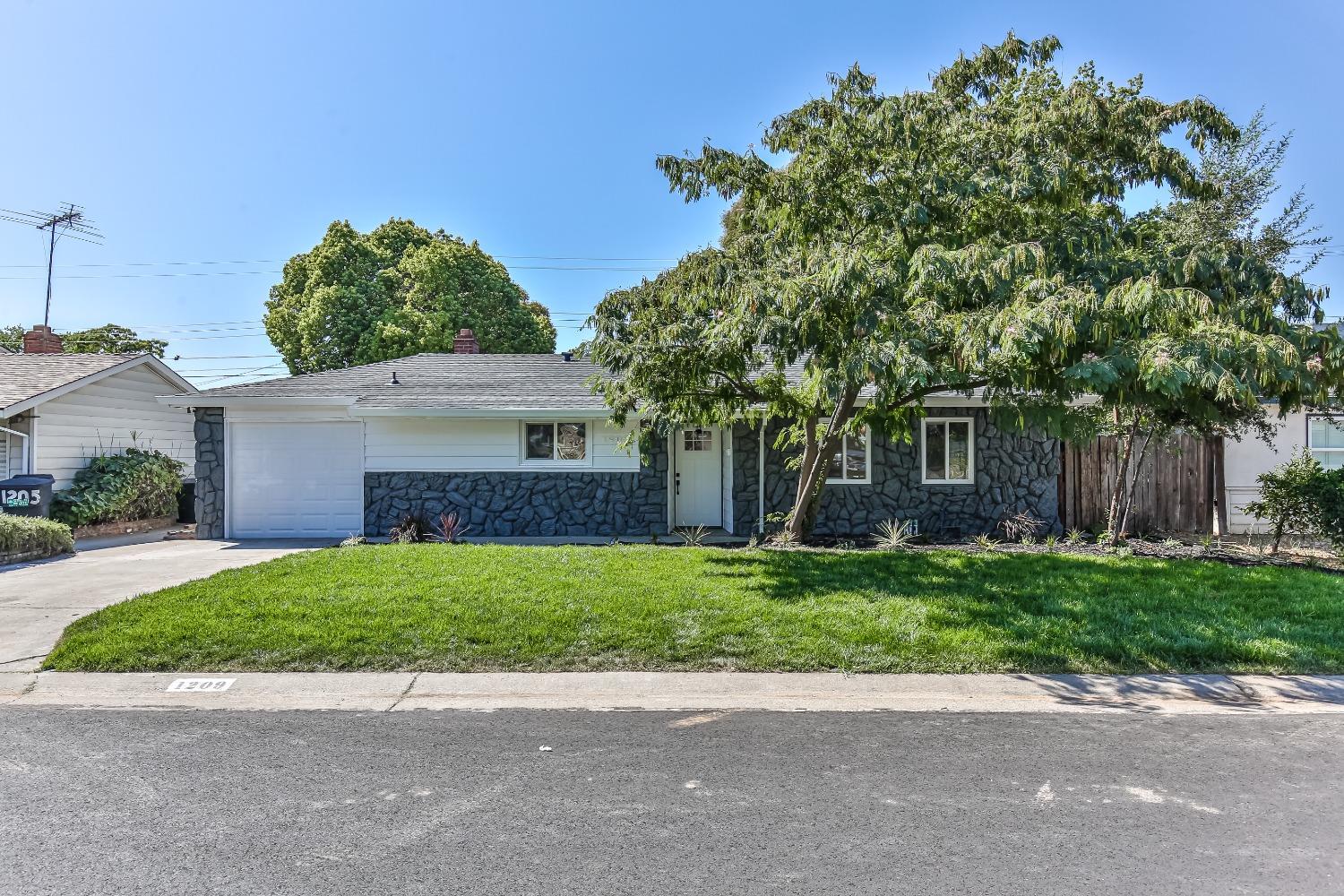 Photo of 1209 Greenhills Rd in Sacramento, CA