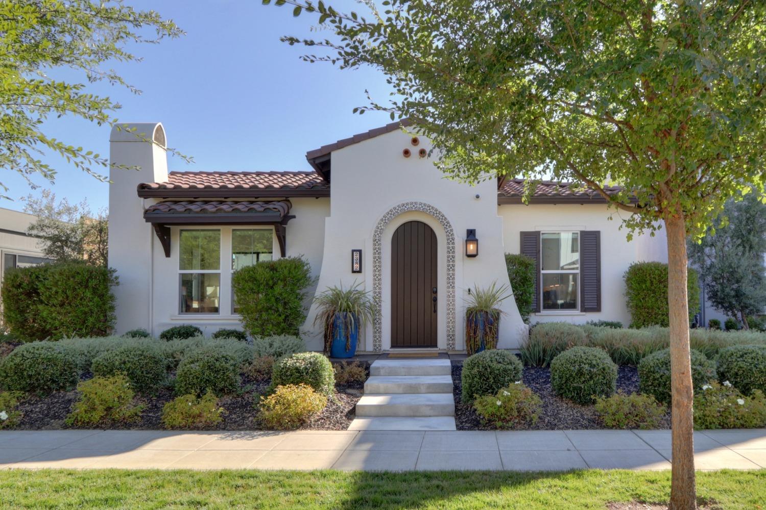 Photo of 2382 5th Ave in Sacramento, CA