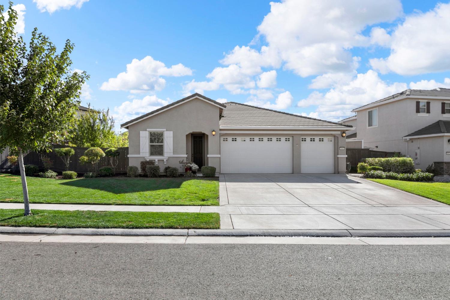 Photo of 4040 Chuckwagon Wy in Roseville, CA