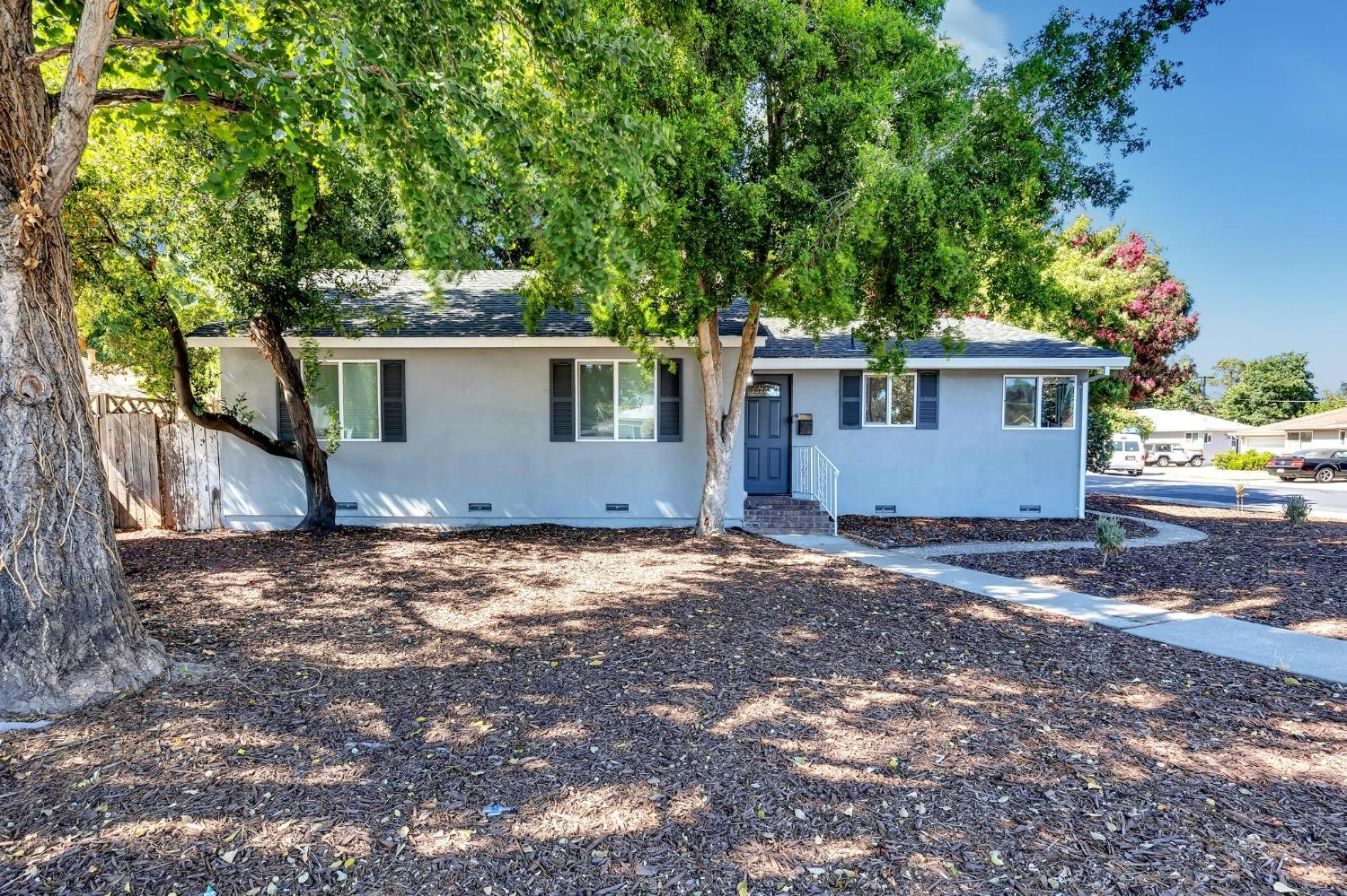 Photo of 1600 Meadow Rd in West Sacramento, CA