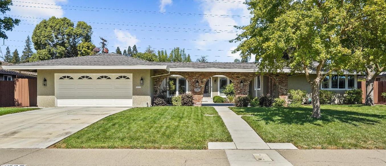Photo of 2587 American River Dr in Sacramento, CA