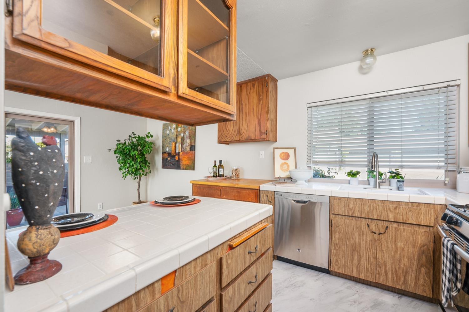 Photo #12: 223089527 Listing 