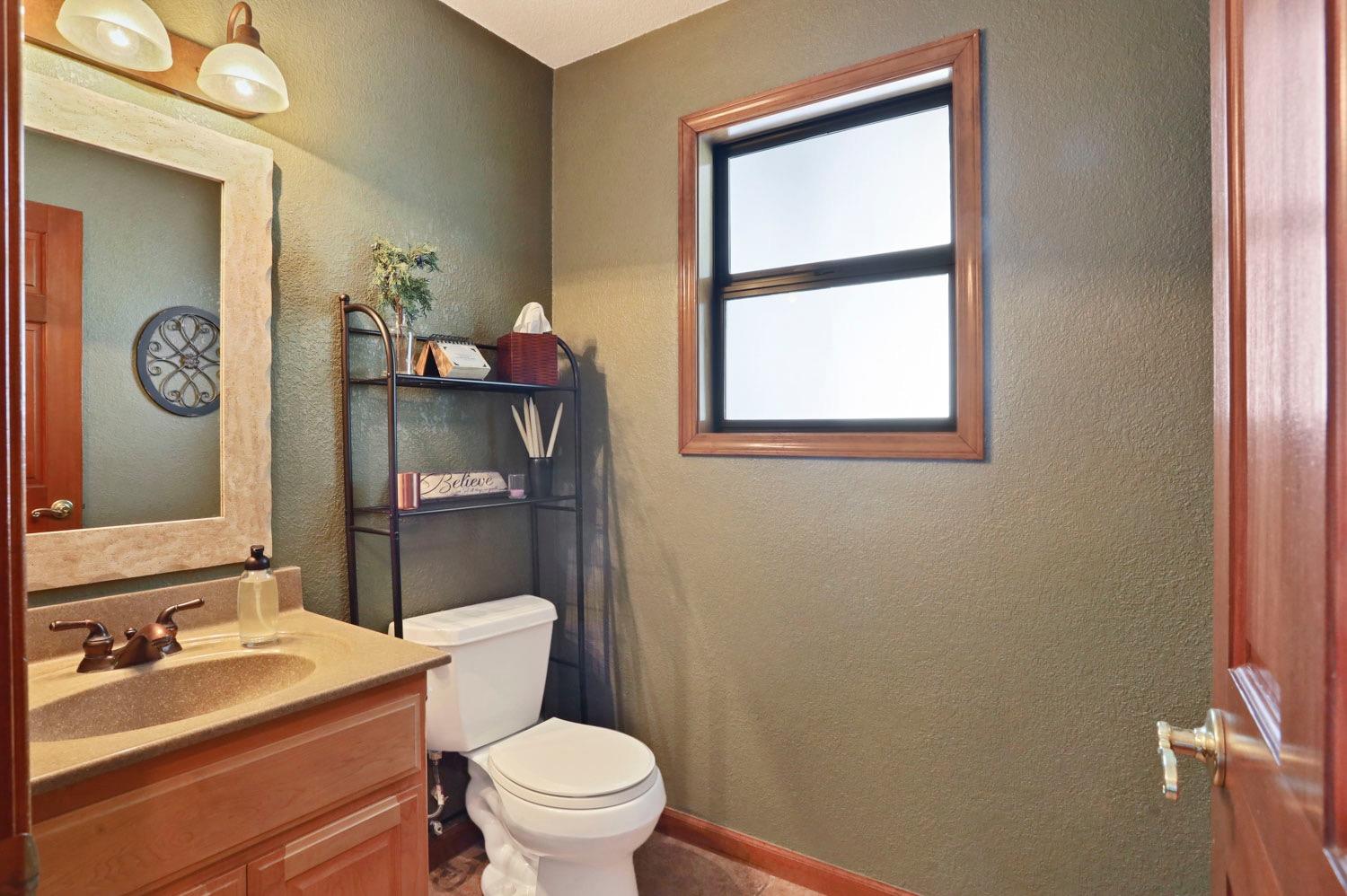 Detail Gallery Image 23 of 70 For 798 Shadowbrook Ln, Manteca,  CA 95336 - 4 Beds | 2/1 Baths