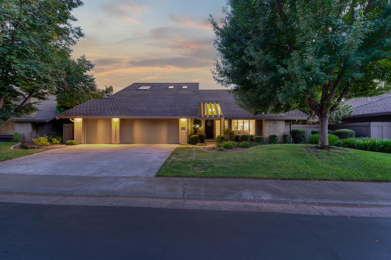 Photo of 11583 Forty Niner Cir in Gold River, CA