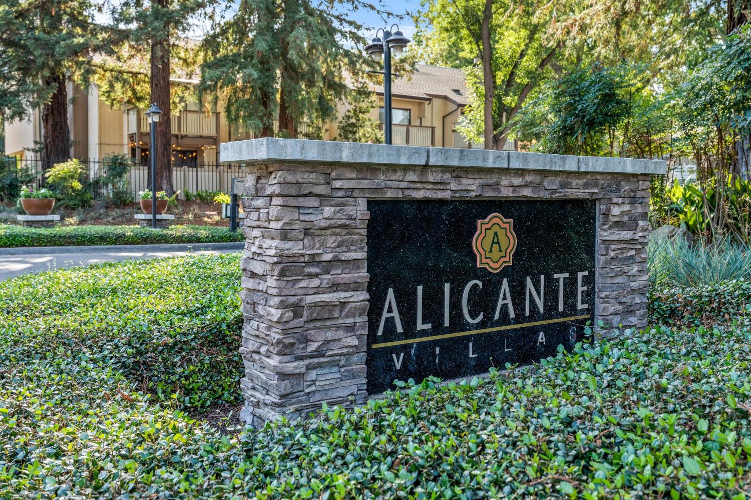 Photo of 523 Woodside Oaks #2 in Sacramento, CA
