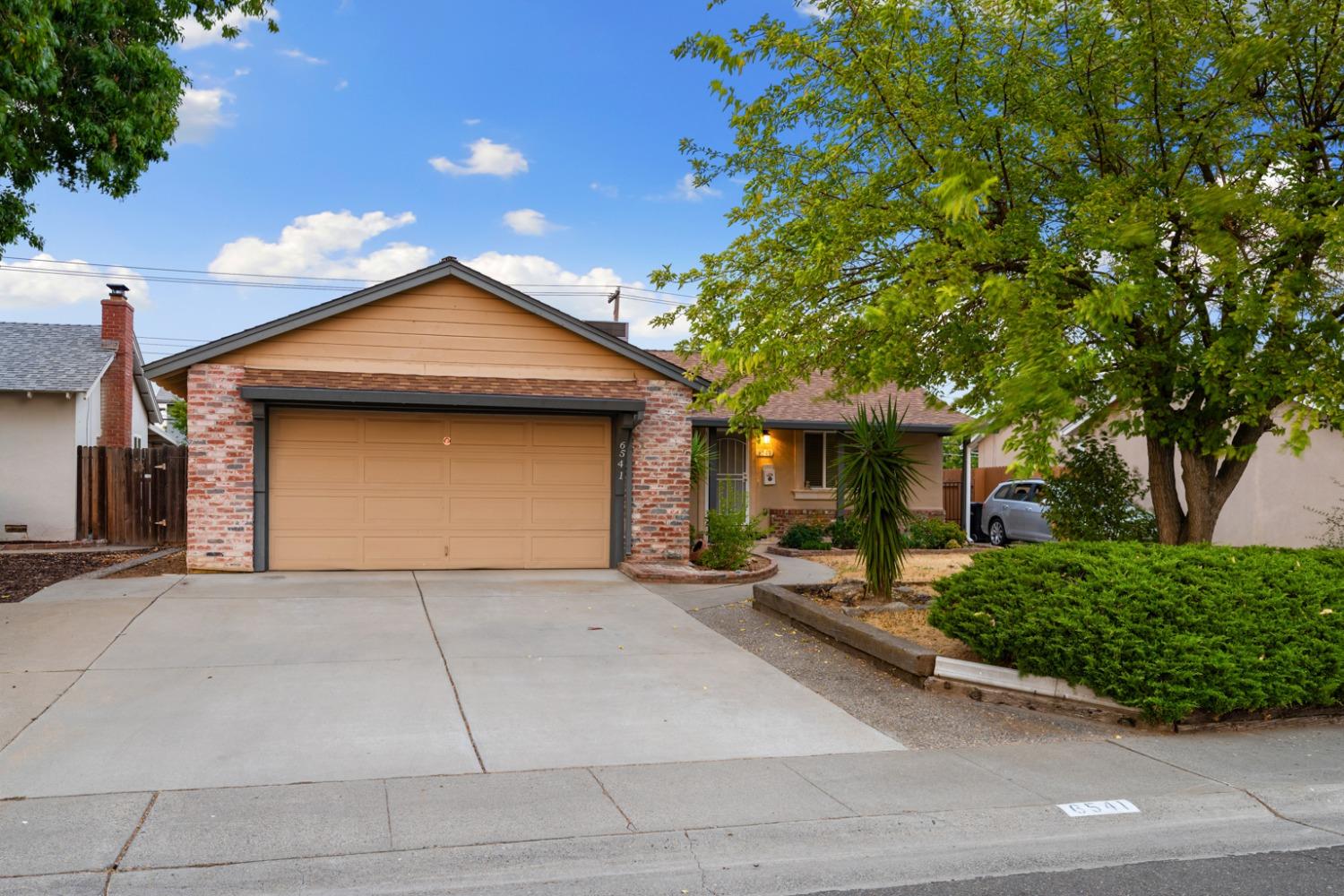 Photo of 6541 Vernace Wy in Sacramento, CA