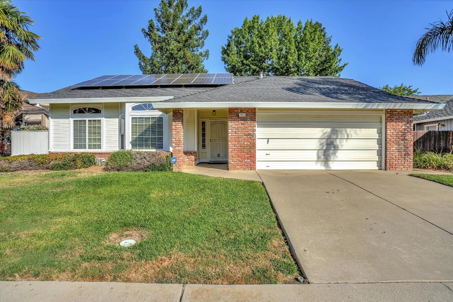 Photo of 7609 Dunblane Wy in Elk Grove, CA