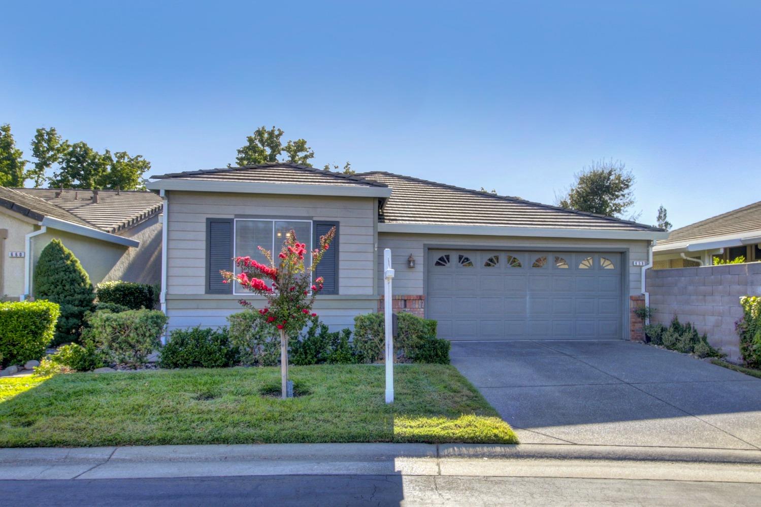 Photo of 658 Diamond Glen Cir in Folsom, CA