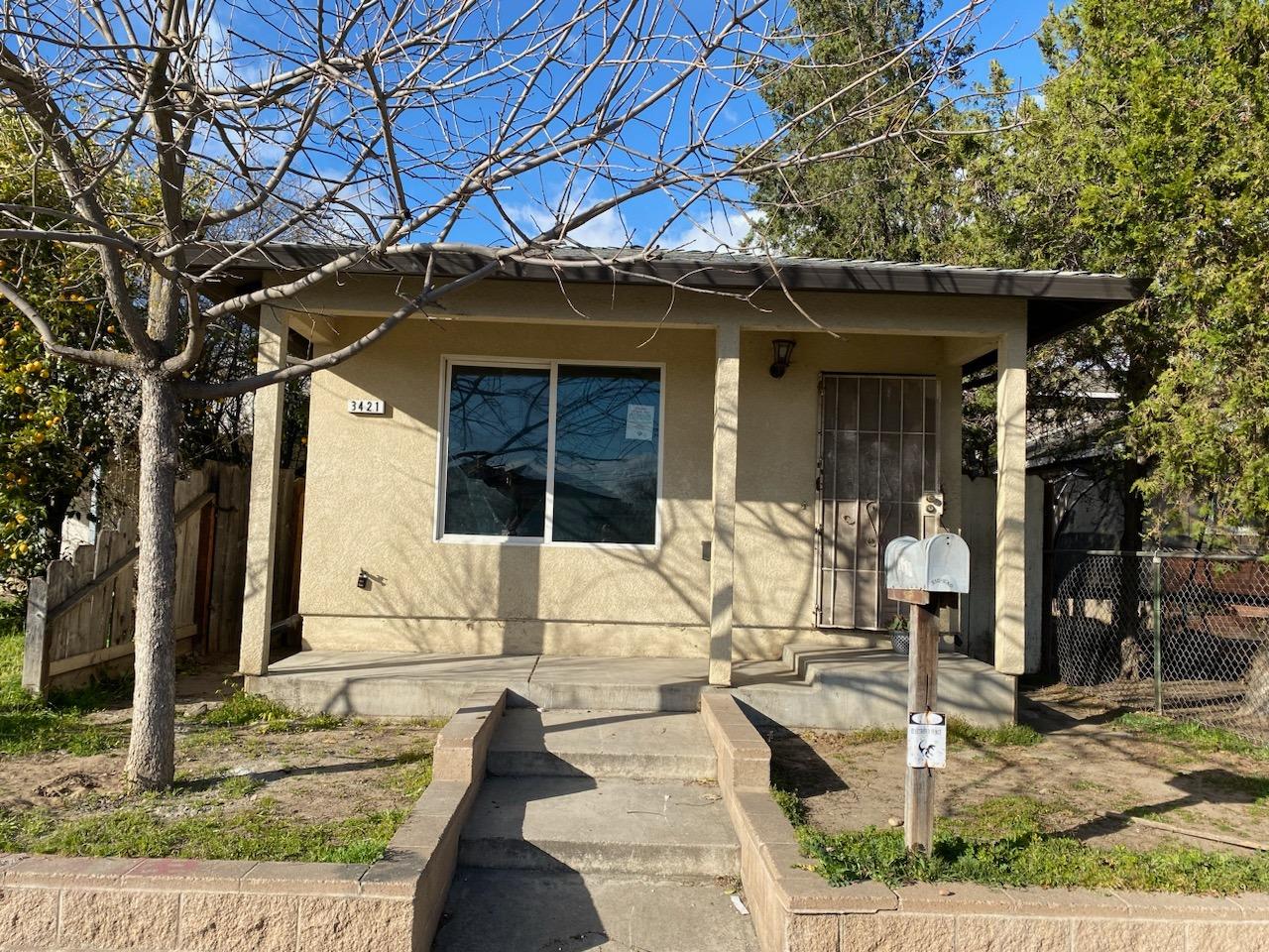 Photo of 3421 Sierra St in Riverbank, CA