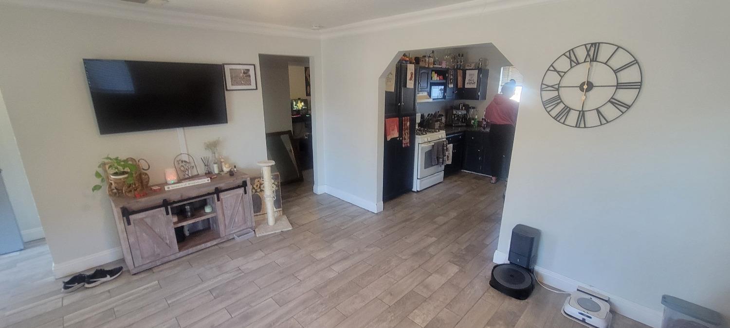 Photo of 317 Lampasas Ave in Sacramento, CA
