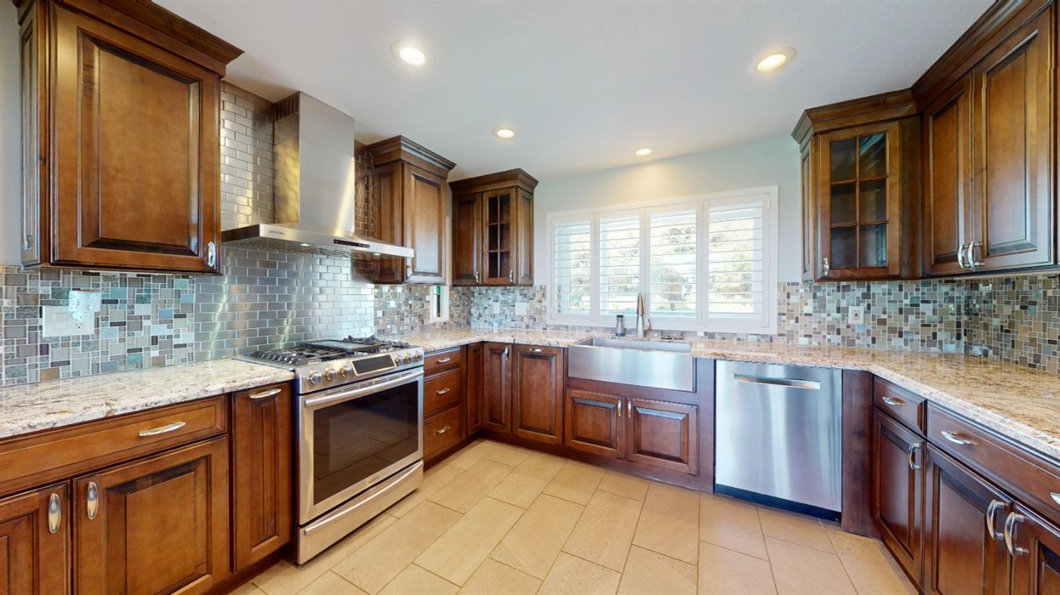 Detail Gallery Image 9 of 72 For 19179 Denis Way, Turlock,  CA 95380 - 3 Beds | 2 Baths