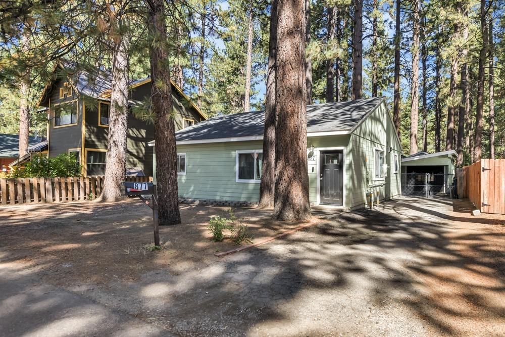 Photo of 877 Capistrano Ave in South Lake Tahoe, CA