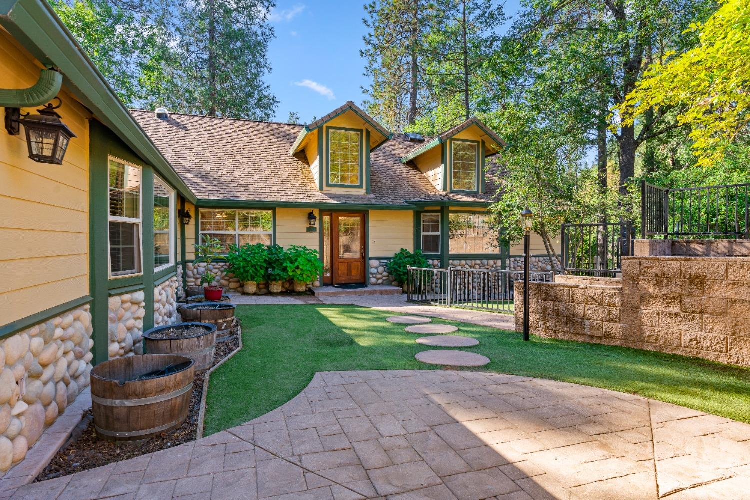 Photo of 953 Freeman Ln in Grass Valley, CA