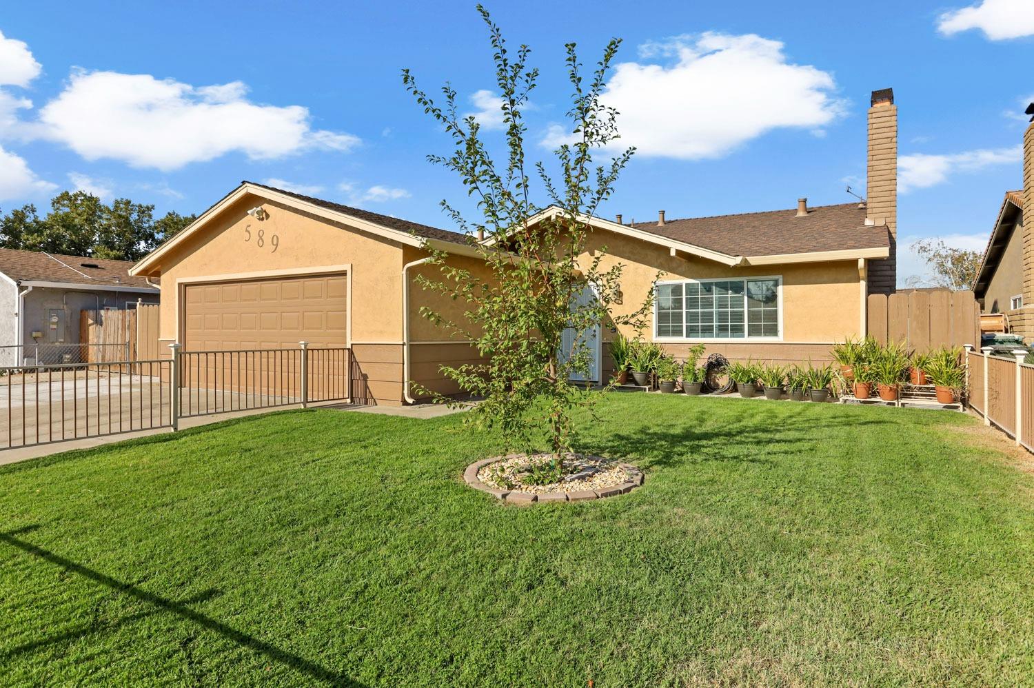Photo of 589 Fern Dell Ln in Manteca, CA