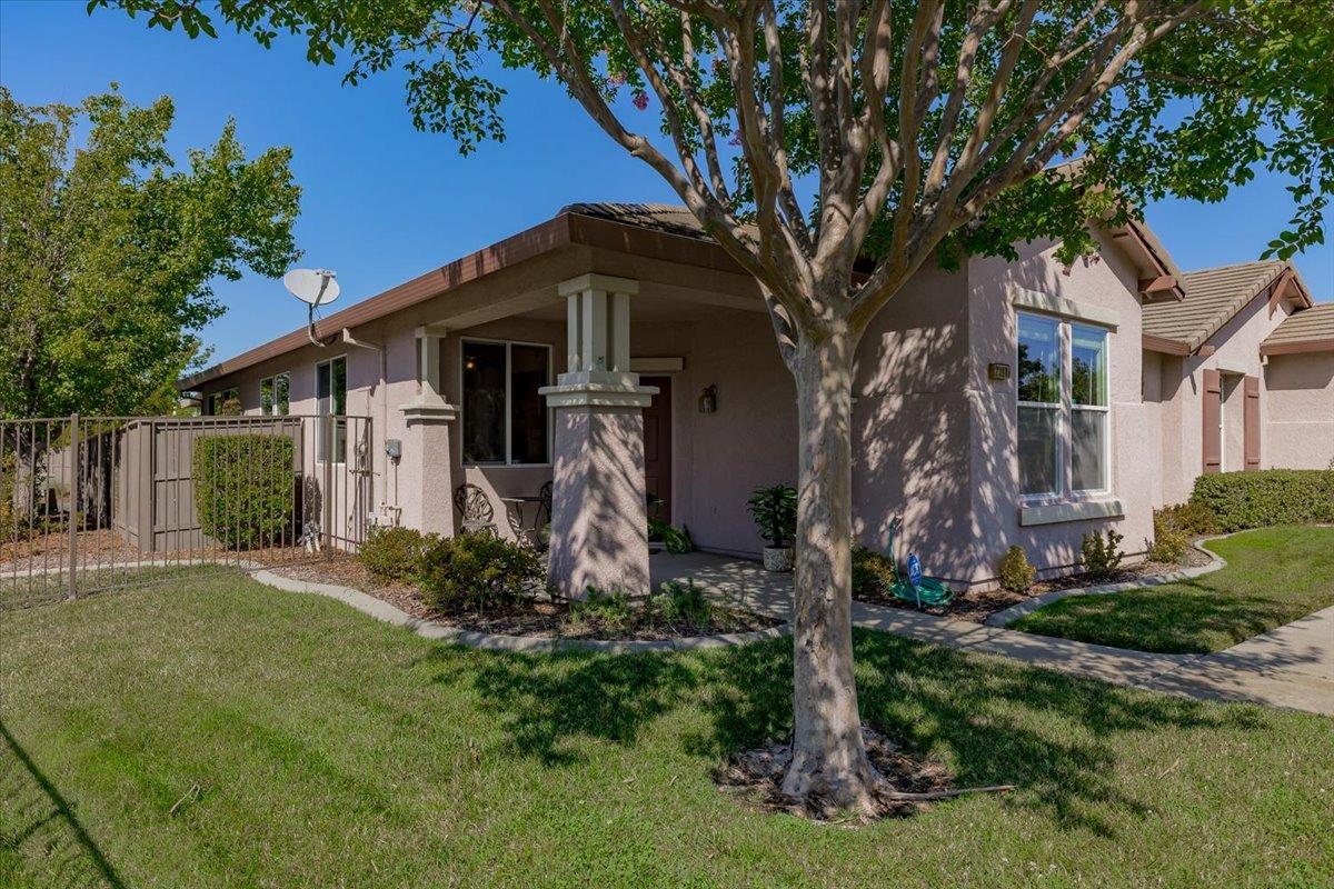Photo of 2390 Cotterdale Aly in Sacramento, CA