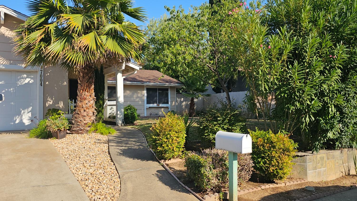 Photo of 7004 Cassini Wy in Citrus Heights, CA