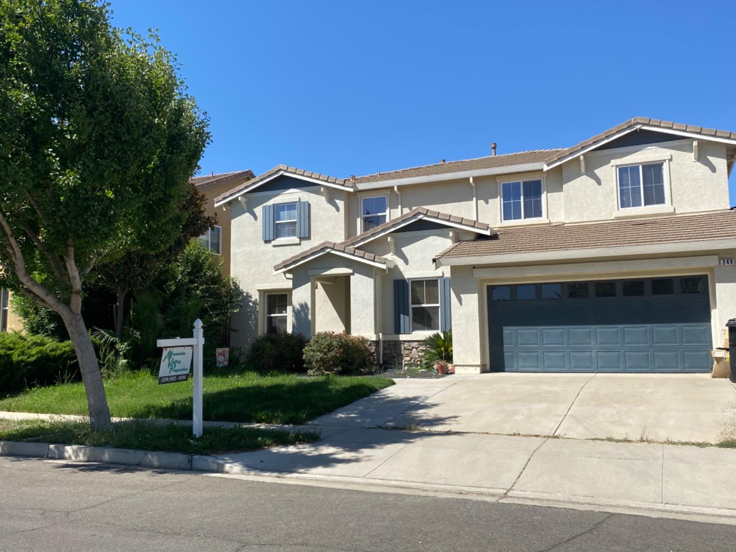 Photo of 249 Tulip Ln in Patterson, CA