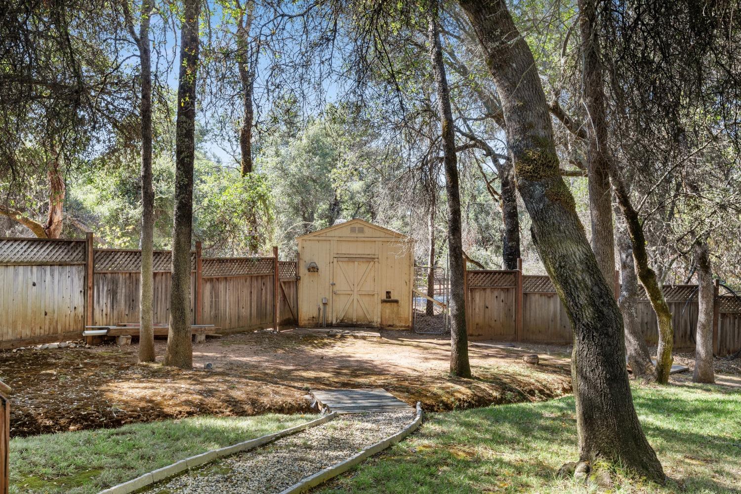 Gray Oak Drive, Rough and Ready, California image 35